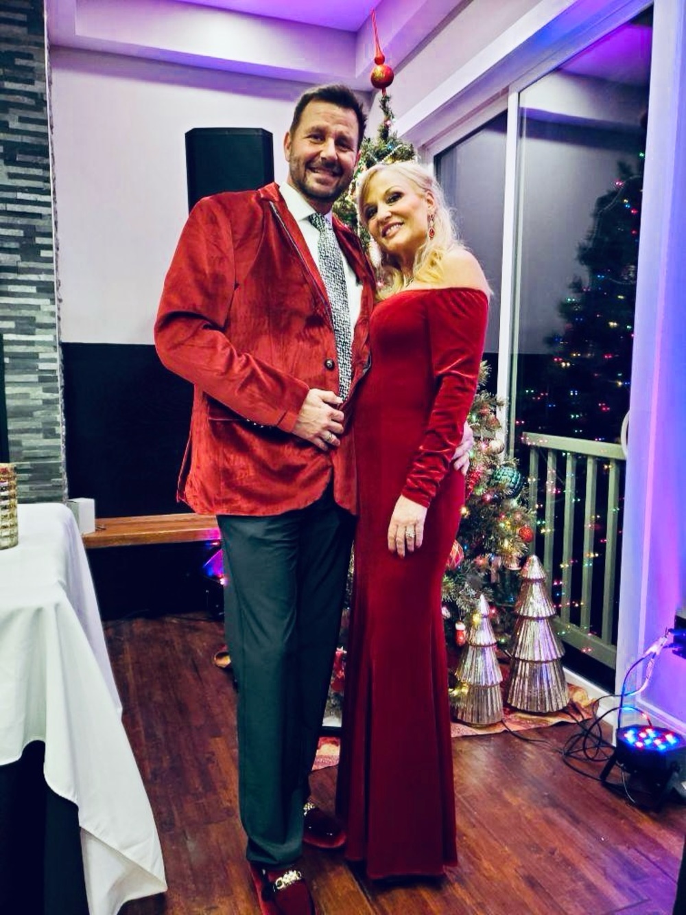Off-Shoulder Velvet Red Dress - Elegant Evening Wear